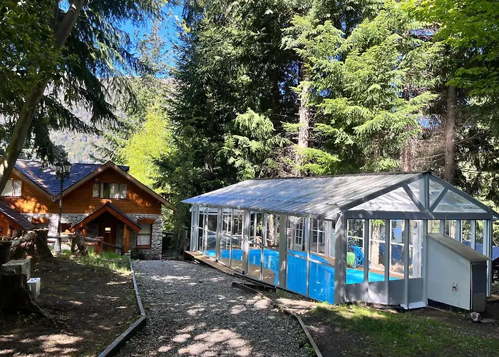 BOG Le Pommier - Cabañas con vista al Lago y piscina climatizada Villa La Angostura